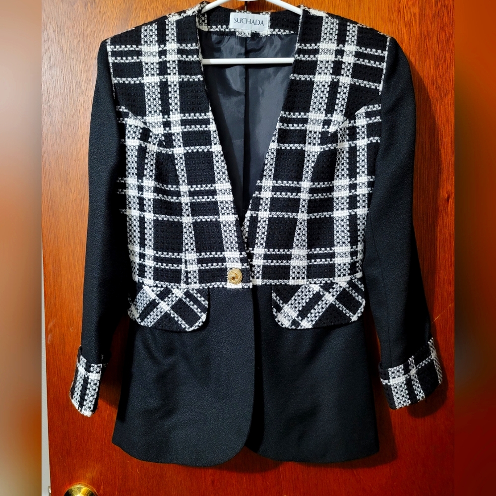 Suchada womens dress jacket.  Black and white.  Size 10.  (6)
